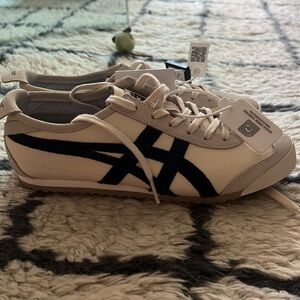 BNWOT Onitsuka Tiger Mexico 66 Sneakers